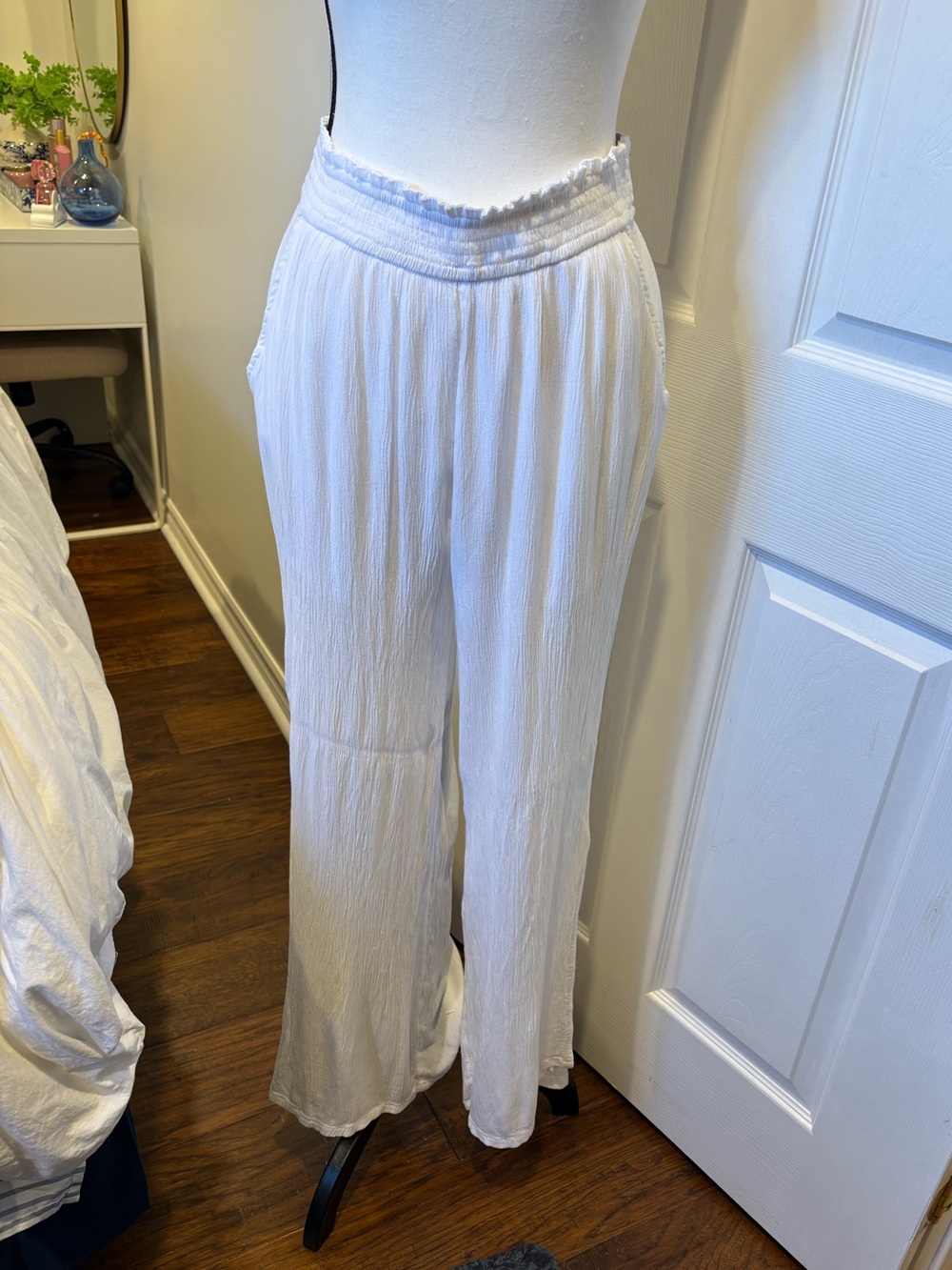 🌷Hollister White Wide Leg Beach Pants Large 3/$30